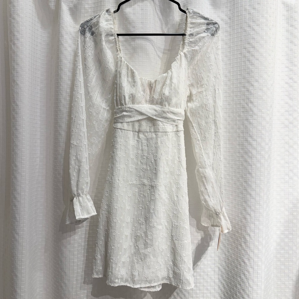 Charmed Hearts Elegant White Long-Sleeve Mini Dress